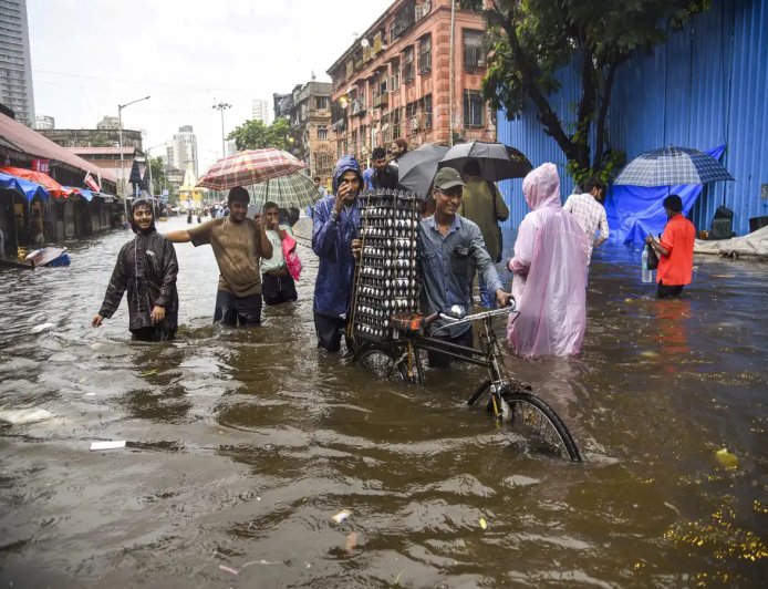 Monsoon Fury Returns: Mumbai Under Heavy Rainfall Warning